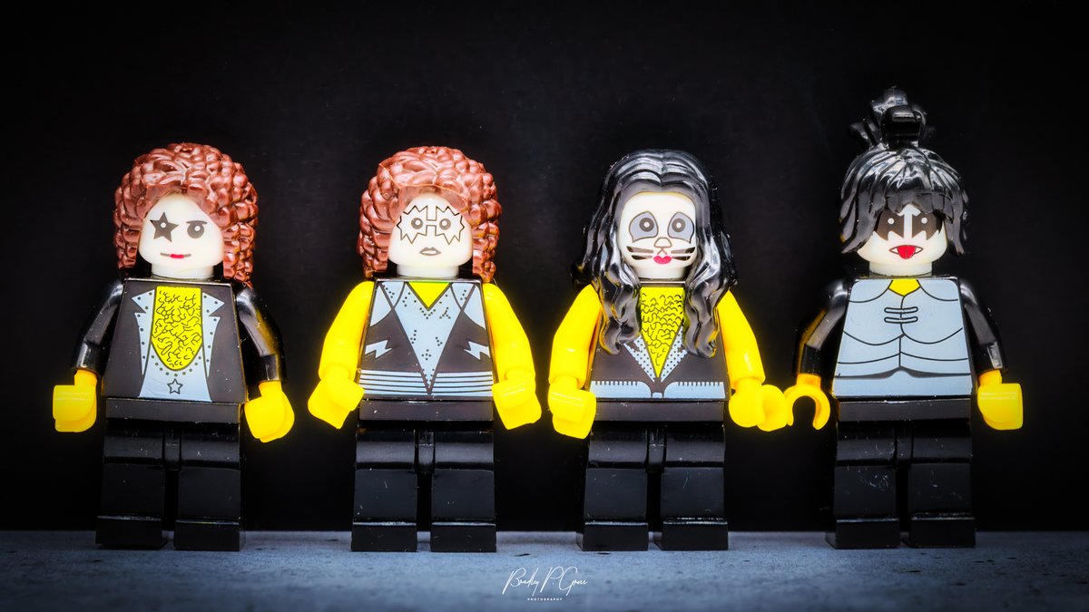 BubbaArtwork's tweet photo. KISS

#legos #legophotography #AFOL #legominifigs #brickfans #creative #lego #minifigure #minifigures #legoart #legopic https://t.co/tyAJLa7ygL