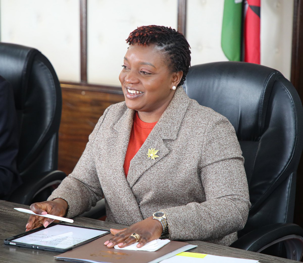 Nakhumicha_S's tweet photo. Held a Return to Work progress review meeting with @kmpdu SG @Davji and Young Doctors with Dr Chelsea Odera representing the interns. We acknowledged progress made including payment of 110M fee arrears for registrars.

On the issue of medical interns, we agreed on the need to post the interns immediately. A follow-up meeting will be held on Thursday 4th July after the ministry consults with Treasury on funding for the programme.

#AfyaNyumbani