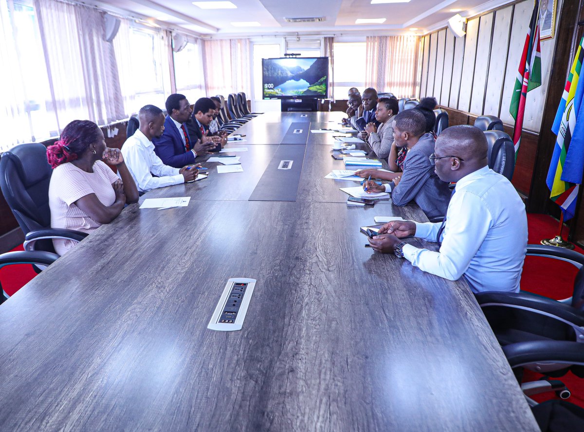 Nakhumicha_S's tweet photo. Held a Return to Work progress review meeting with @kmpdu SG @Davji and Young Doctors with Dr Chelsea Odera representing the interns. We acknowledged progress made including payment of 110M fee arrears for registrars.

On the issue of medical interns, we agreed on the need to post the interns immediately. A follow-up meeting will be held on Thursday 4th July after the ministry consults with Treasury on funding for the programme.

#AfyaNyumbani