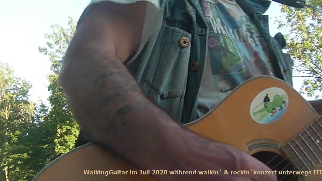 walking_guitar's tweet photo. -

..bevor i ..ja falls am heutigen #2juli 
musiziert #unterwegs &amp; ja klar auch 
aufgenommen.. werd i von &amp; mit 

mir WalkingGuitar e. paar #fotos im 
juli 2020 (ja vor 4 jahre) &amp; sind 
aus m. videos mich beim musizieren 

unterwegs (im gehen) #walking #guitar 
&amp; #walknrocknroll https://t.co/cS2FDu0KQ5