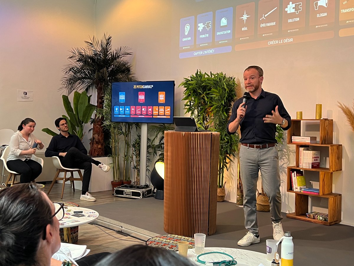 Victoria Pagnon 💡 (@vpagnon) on Twitter photo #Bootcamp #FrenchIoT <a href="/GroupeLaPoste/">La Poste Groupe</a> | Day1️⃣
🎤@seb_bernard <a href="/zepresenters/">zepresenters</a> partage aux start-up des outils et astuces pour construire un #pitch captivant.
✌️Les start-up mettront en pratique ces précieux conseils lors du Pitch Contest organisé jeudi #StayTuned #Bootcamp #FrenchIoT <a href="/GroupeLaPoste/">La Poste Groupe</a> | Day1️⃣
🎤@seb_bernard <a href="/zepresenters/">zepresenters</a> partage aux start-up des outils et astuces pour construire un #pitch captivant.
✌️Les start-up mettront en pratique ces précieux conseils lors du Pitch Contest organisé jeudi #StayTuned