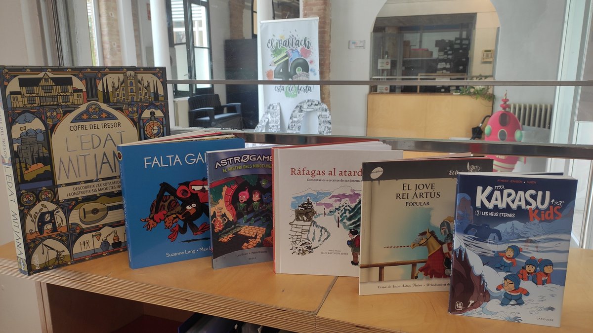 Ja tenim a l'escola l'últim lot del curs que hem rebut del <a href="/CprestecCultura/">Central de Préstec</a> per ampliar la biblioteca. Moltíssimes gràcies! #bibliotecaescolar