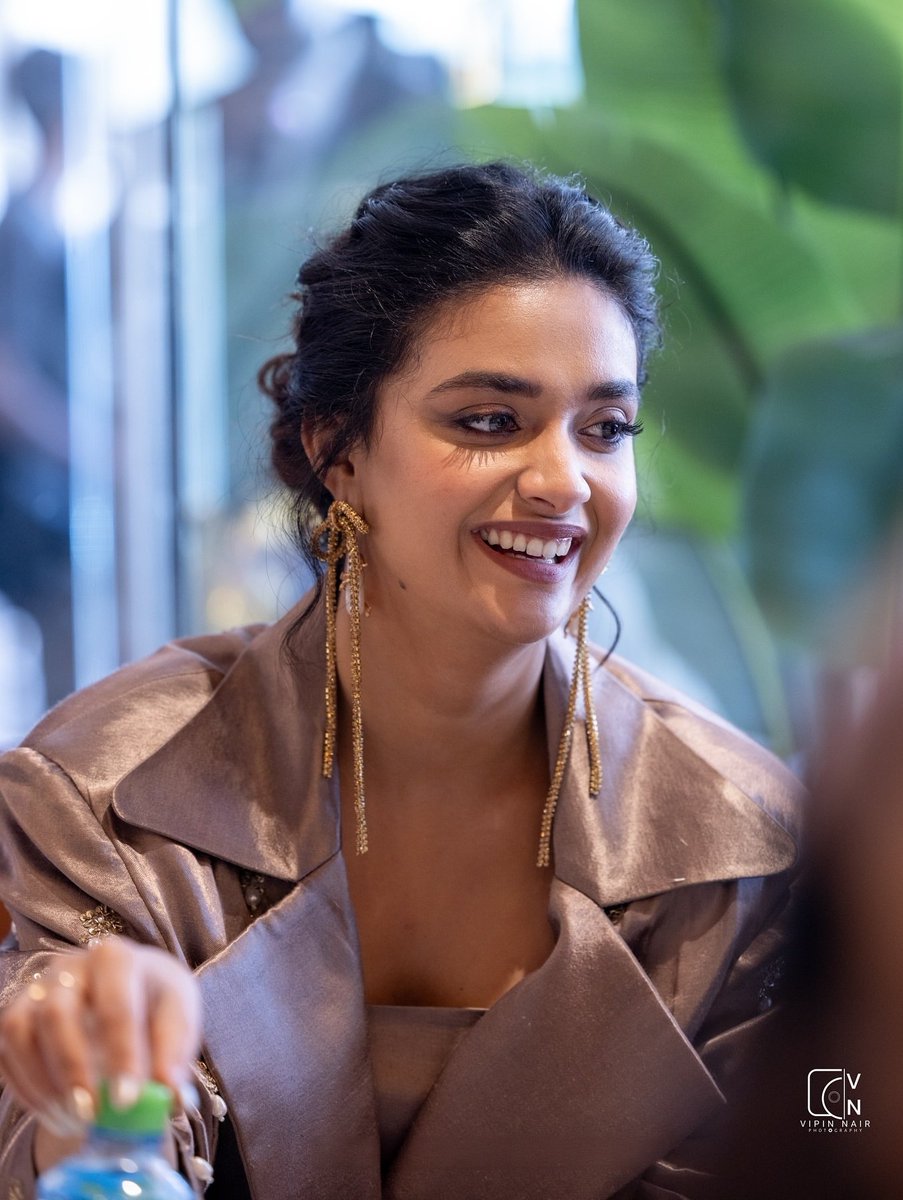 KeerthyanTanju's tweet photo. Keep smiling and brighten someone's day Kitty!😌🤎

@KeerthyOfficial
#KeerthySuresh https://t.co/pM2F9z2YKx