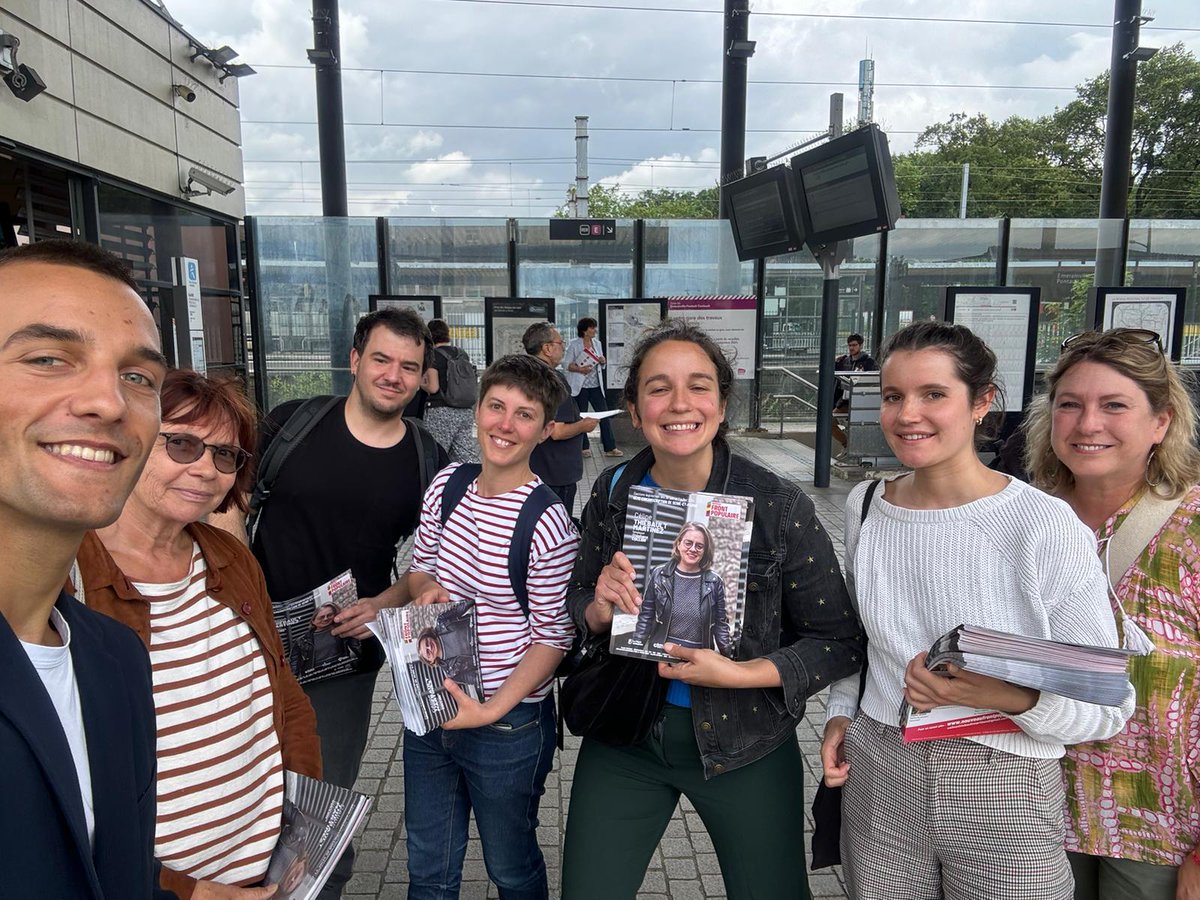 ThiebaultCeline's tweet photo. 🚉 Nos équipes mobilisées aujourd'hui, gare de Pontault-Combault et à l'école Jacques Prévert ! 
Il reste encore 3 jours de campagne pour faire gagner le #NouveauFrontPopulaire et empêcher l'extrême-droite de prendre la circonscription. https://t.co/03PvW0LQOs