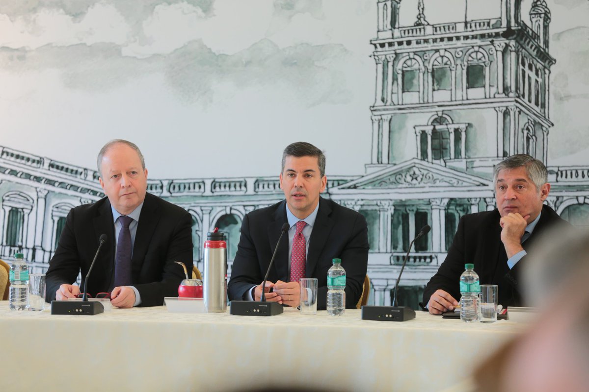 IPParaguay's tweet photo. El Equipo Nacional de Estrategia País #ENEP se reunió este martes con el objetivo de establecer tareas más coordinadas y articuladas con miras a los proyectos emprendidos por el Gobierno. 

El encuentro fue liderado por el presidente @SantiPenap 

🔗 https://t.co/IiqNSG0fMc https://t.co/sseHWgUL1R