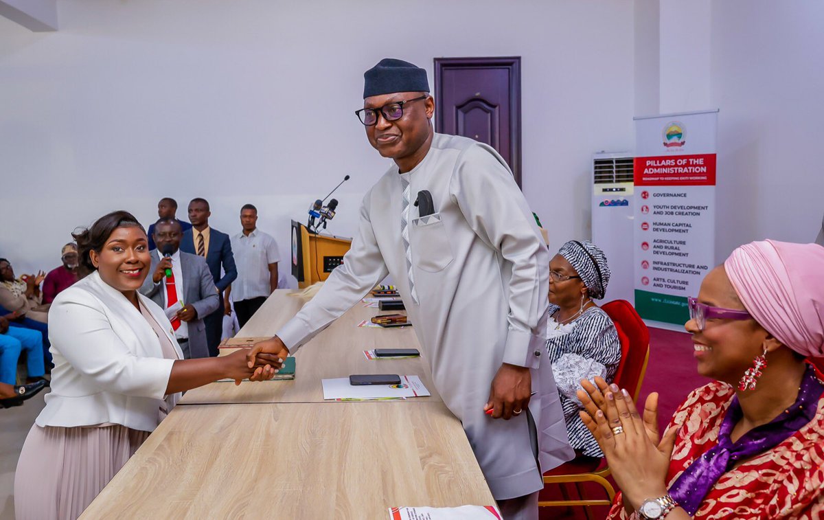 biodunaoyebanji's tweet photo. Today, I officially welcomed Dr. (Mrs.) Olufolakemi Gbonjubola Olomojobi as the new Head of Service, Ekiti State Civil Service. She is taking over a very active public service, and I am confident that she will justify the confidence reposed in her and work in harmony with the state government’s policies and programs.

Dr Olomojobi, no doubt, is well prepared for the new role, having demonstrated brilliance in previous assignments, including as Covid-19 Incident Manager for the state. 

I thank the immediate past Head of Service, Engr. Sunday Komolafe, who completed his term of service on Monday, July 1, 2024. He rendered outstanding and commendable service to our dear state. 

Under his leadership, significant progress was made in reforming the public service. However, there is still much work to be done to improve service quality. On behalf of the Government and the people of Ekiti State, I thank him for his impactful service and wish him the best in his future endeavours.
