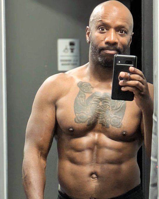 Finding the light. #selfie https://t.co/FWntswcttb<a href="/tag/selfie"class="tags">#selfie</a>