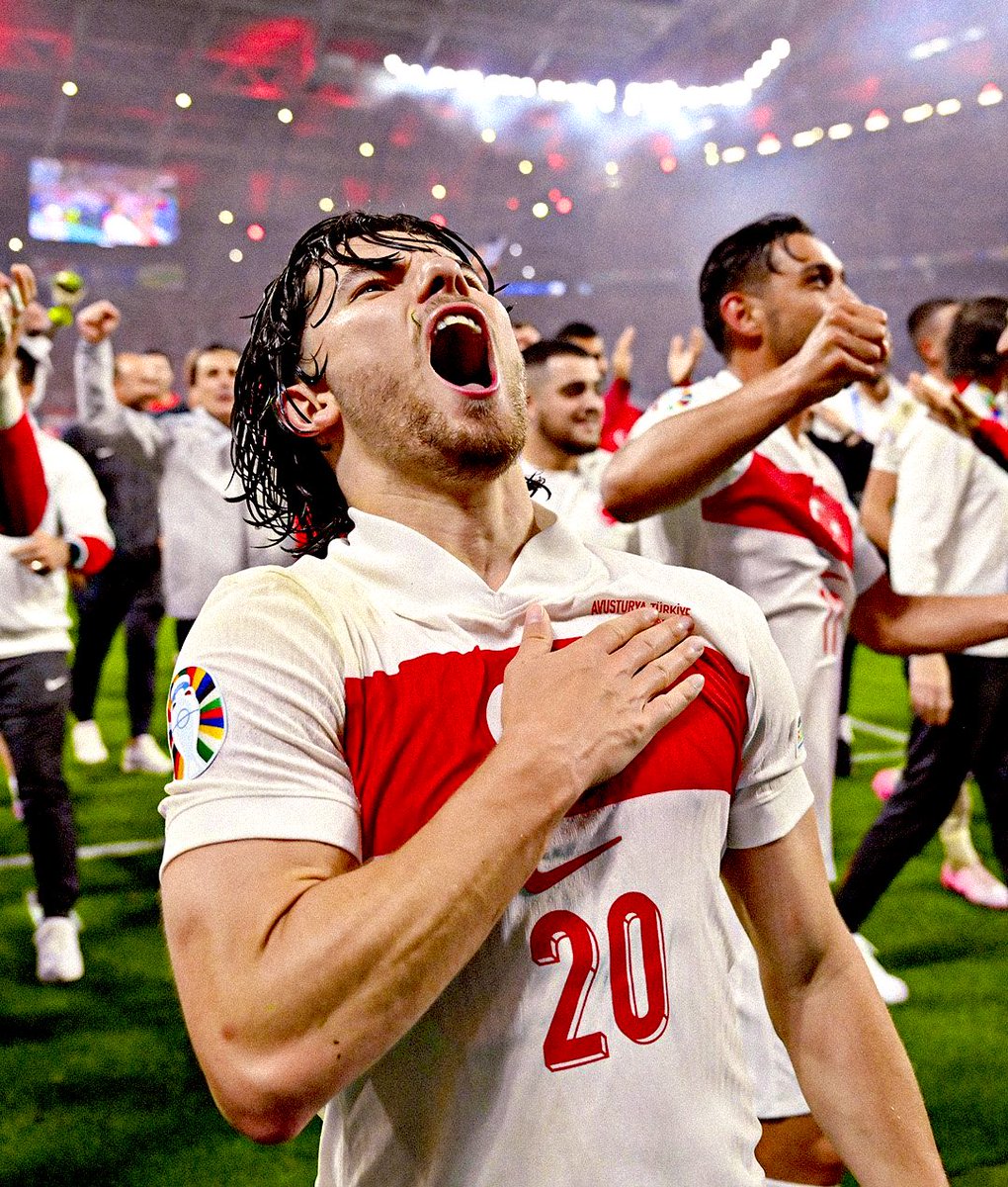 Her maçın adamı Ferdi'dir. Sonra başka kahramanlar çıkıyor. 
Ve bir hatırlatma 3 5 2 dönen Montella tebrik ediyorum. İşte Teknik Direktör müdahalesi budur.