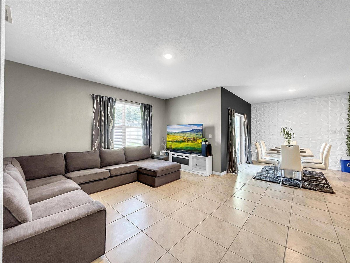 627 AUTUMN STREAM DR, Auburndale, FL 33823 just sold! Contact us for assistance in doing the same with your property. It would be our pleasure to work with you.