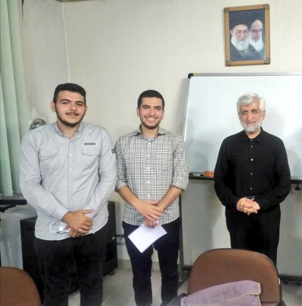 aliasghar_1999's tweet photo. وقتی در آیان ٩٨، وقتی در اعتراضمان به خصوصی سازی افسار گسیخته ماشین سازی تبریز، جواب ما را با باتون و ماشین شیشه دودی می‌دادند، وقتی آقای #پزشکیان نماینده تبریز حتی حاضر به شنیدن صدای ما نبود!
تنها یک مرد پای حرف ما نشست و اعتراض و صدای ما را به حاکمیت رساند!
#سعید_جلیلی https://t.co/jXCQxoxdZf