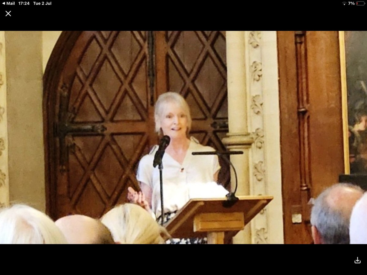 Last night - how wonderful <a href="/ArundelCastle/">Arundel Castle</a> in Barons’ Hall with #Veterans &amp; #veteran organisations along with movers &amp; shakers from employers/NHS/police/firefighters/Councils signed up 2 #ArmedForces Covenant- my dream of linking them up 2 help veteran community in Sx came true!