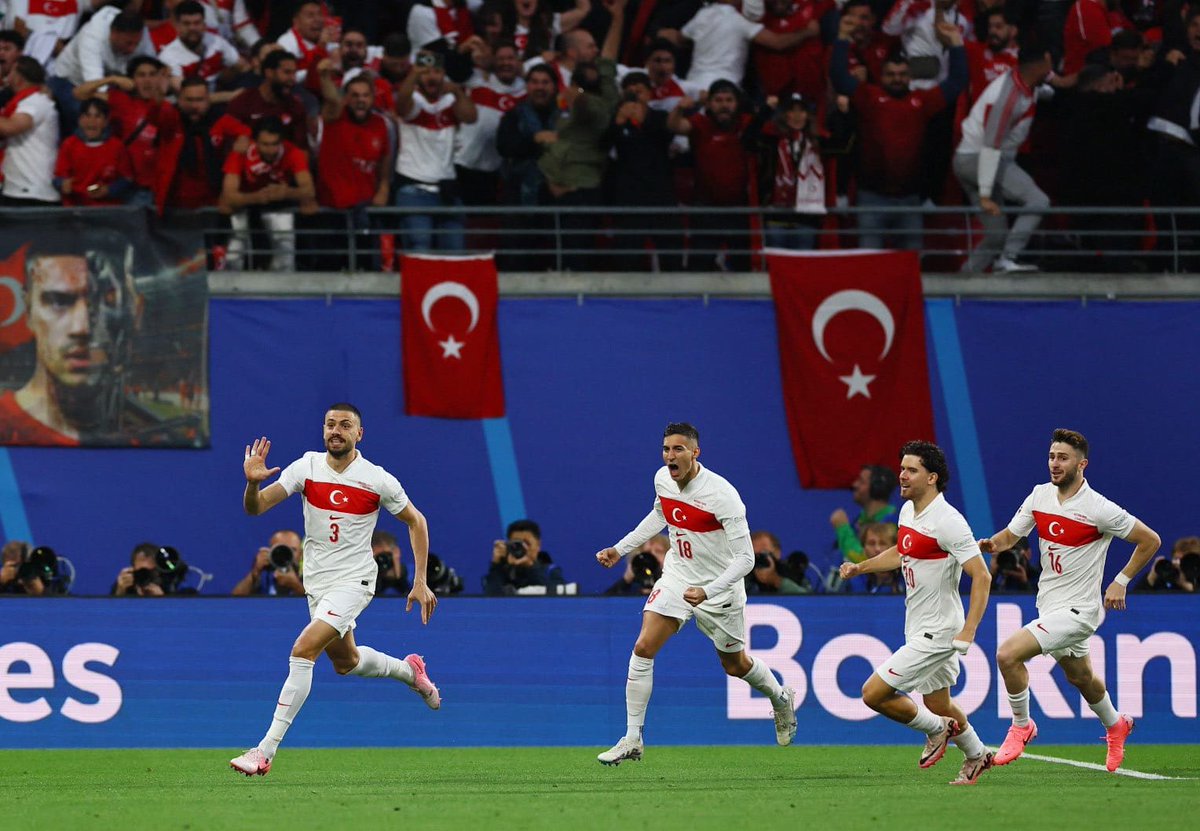 HARİKASINIZ #BİZİMÇOCUKLAR! 🇹🇷

Avusturya’yı muhteşem bir mücadeleyle yenerek çeyrek finale yükselen A Milli Futbol Takımımız, Dünyanın dört bir yanından #EURO2024   ’ü heyecanla takip eden tüm vatandaşlarımıza yine büyük bir gurur yaşattı. 

Size şampiyonluk yakışır!