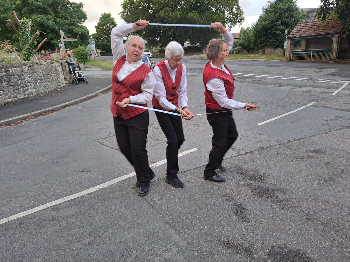 World famous 3 person longsword dance.