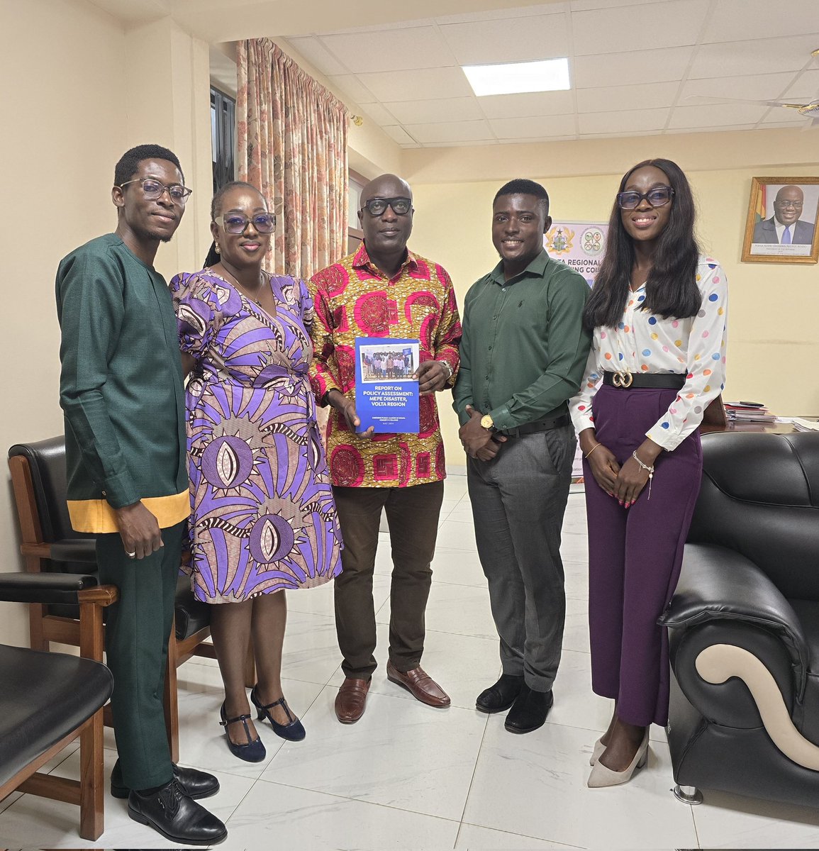 EPLeadersgh's tweet photo. Exciting News! 

Earlier today, our #PSF Cohort 5 Fellows presented the Report on their Policy Assessment of the #Mepe Flooding Disaster to the Volta Regional Coordinating Director. 

He was impressed with the Fellows' initiative and dedication to... 
@MastercardFdn 
@EPLeaders https://t.co/am1YH4qpmm
