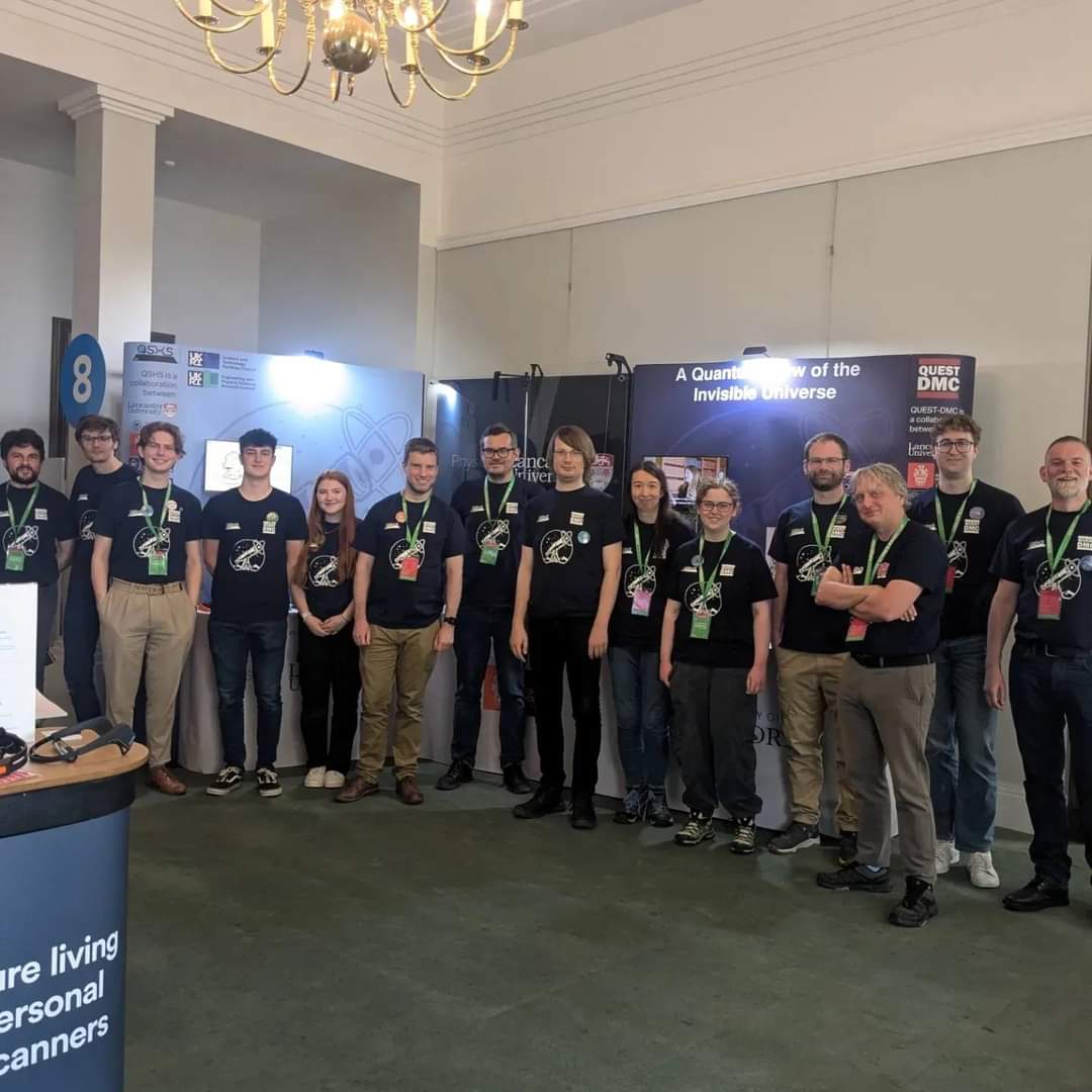 ScottTilYouDrop's tweet photo. Great first day of the #SummerScience exhibition! Lots of visitors with questions! We even got to see the new painting of Sir David Attenborough!

Hopefully we'll get to meet the real guy too :) https://t.co/WLrXvjn2DD