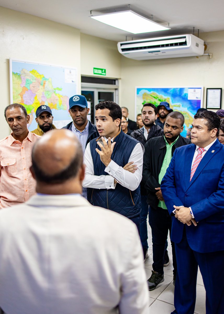 OmarLFernandez's tweet image. República Dominicana es un país bendecido por Dios, sin dudas. Tanto, que hasta ahora el huracán #Beryl va pasando al sur del país, dejando solo algunas pérdidas materiales.

Desde la Oficina Nacional de Meteorología @ONAMET_RDO, seguimos a disposición de las autoridades junto a…