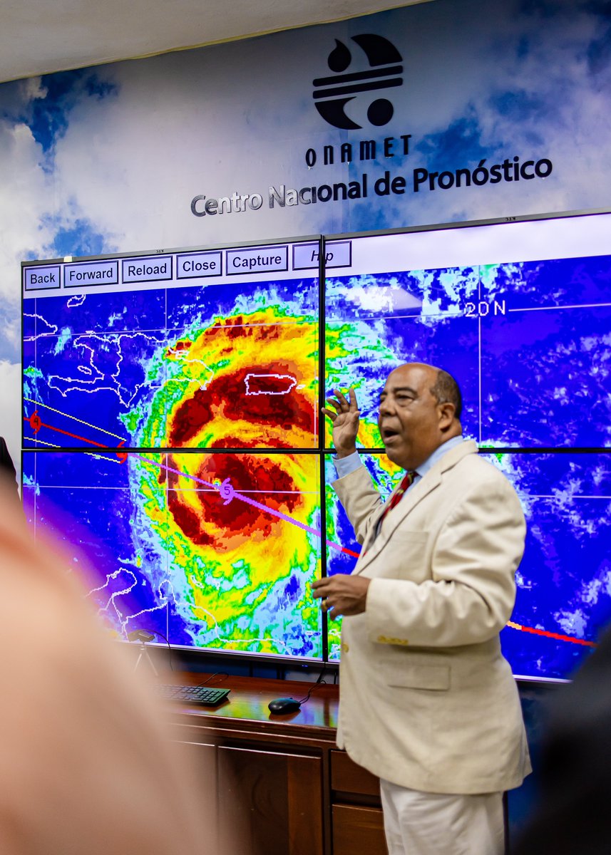 OmarLFernandez's tweet image. República Dominicana es un país bendecido por Dios, sin dudas. Tanto, que hasta ahora el huracán #Beryl va pasando al sur del país, dejando solo algunas pérdidas materiales.

Desde la Oficina Nacional de Meteorología @ONAMET_RDO, seguimos a disposición de las autoridades junto a…