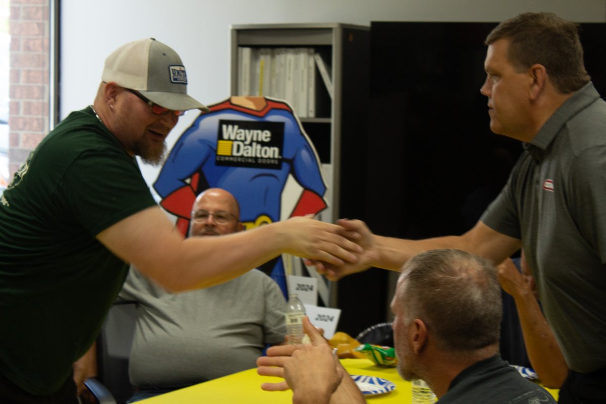 TheGenieCompany's tweet photo. We celebrated #SuperTechDay last friday in style with our friends at @wayne_dalton and some of the incredible dealers we work with! We love our talented Supertechs that make garage door work look easy.
@intldoorassoc
#TeamGenie #GarageDoorExperts https://t.co/sjGhbFBtjK