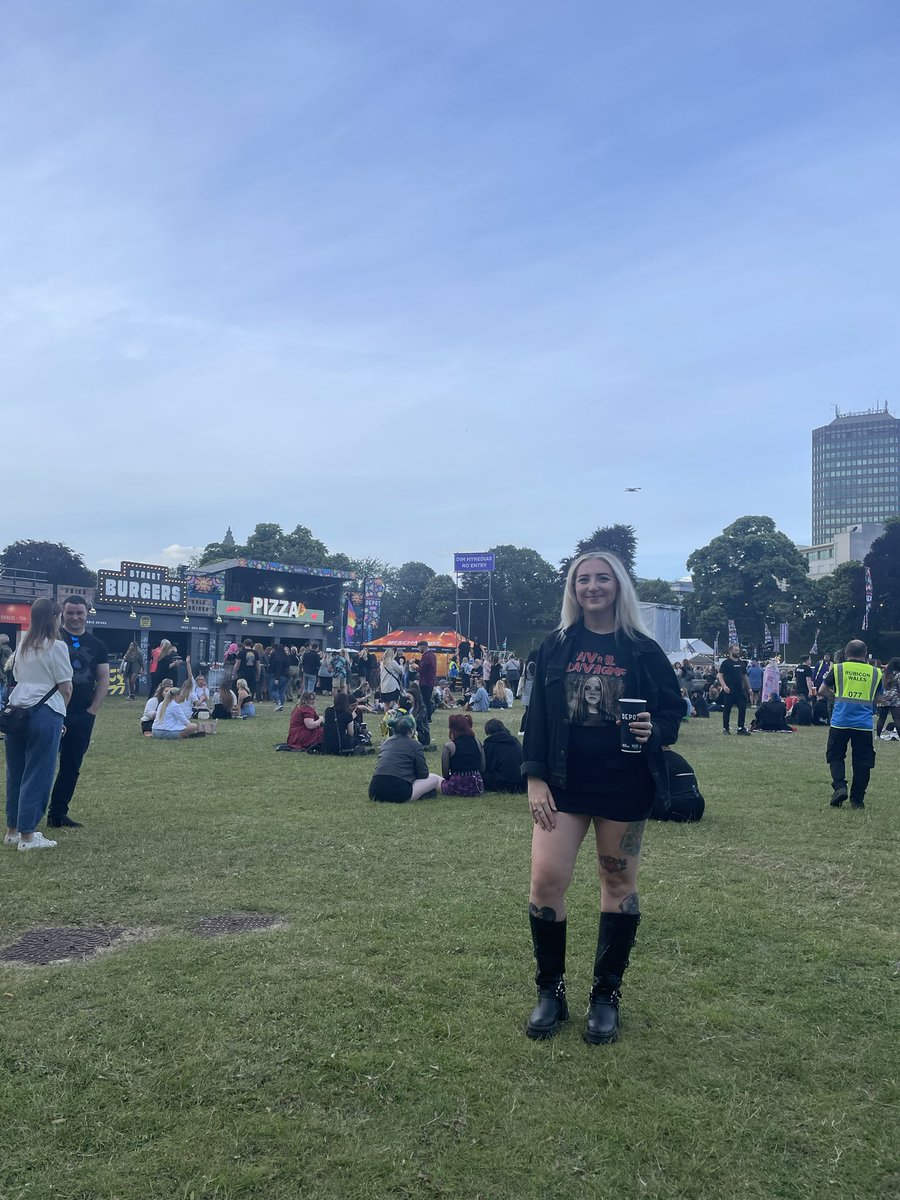 20 years difference 😂 <a href="/AvrilLavigne/">Avril Lavigne</a> forever 🖤