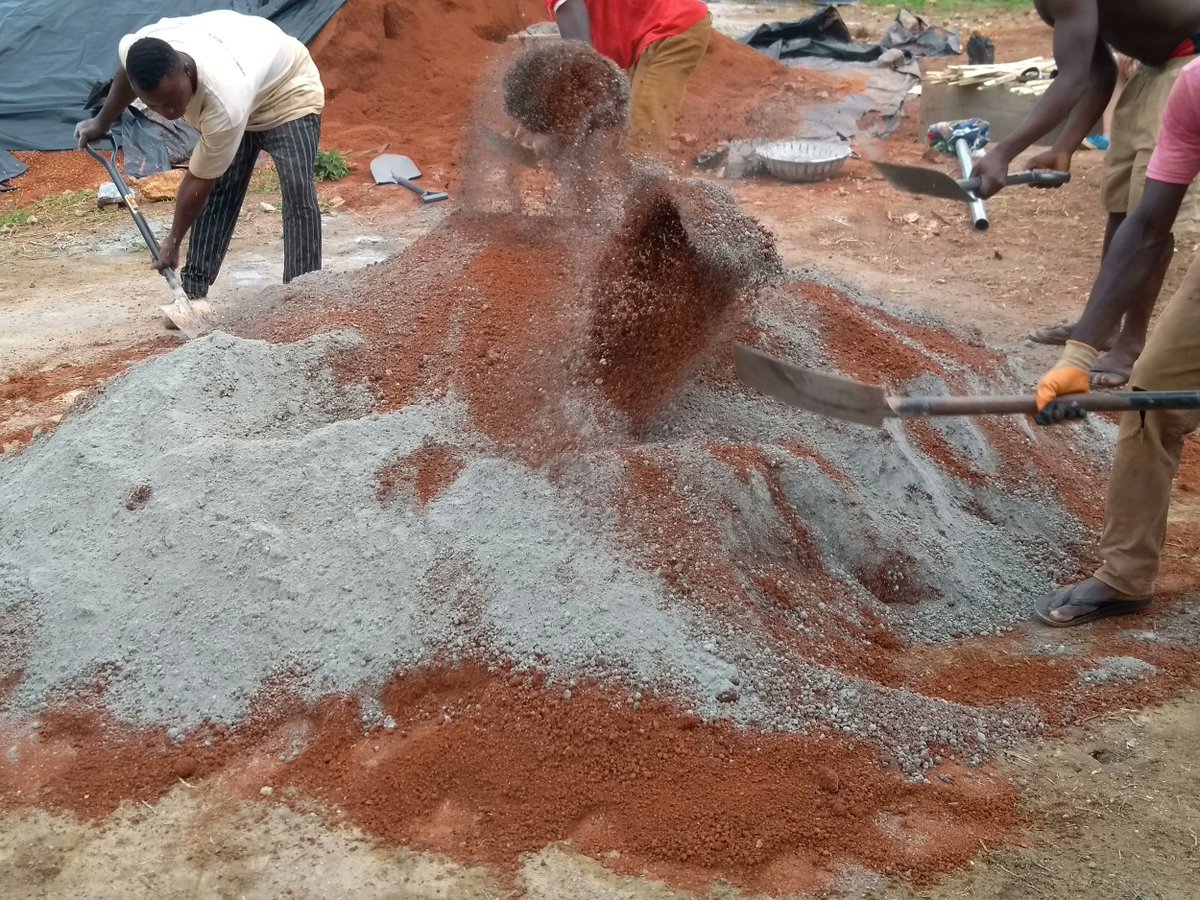 w_emerg's tweet photo. #Extension of the school of Korase ( Ghana). During the summer of 2018, Aulaterra, in partnership with European volunteers and local workers, erected a pavilion for Korase School in #Ghana's Ashanti region. 

#ExtensionOfKoraseSchool #GhanaProject #CommunityBuilding #Traditional https://t.co/ovJfhecnGx