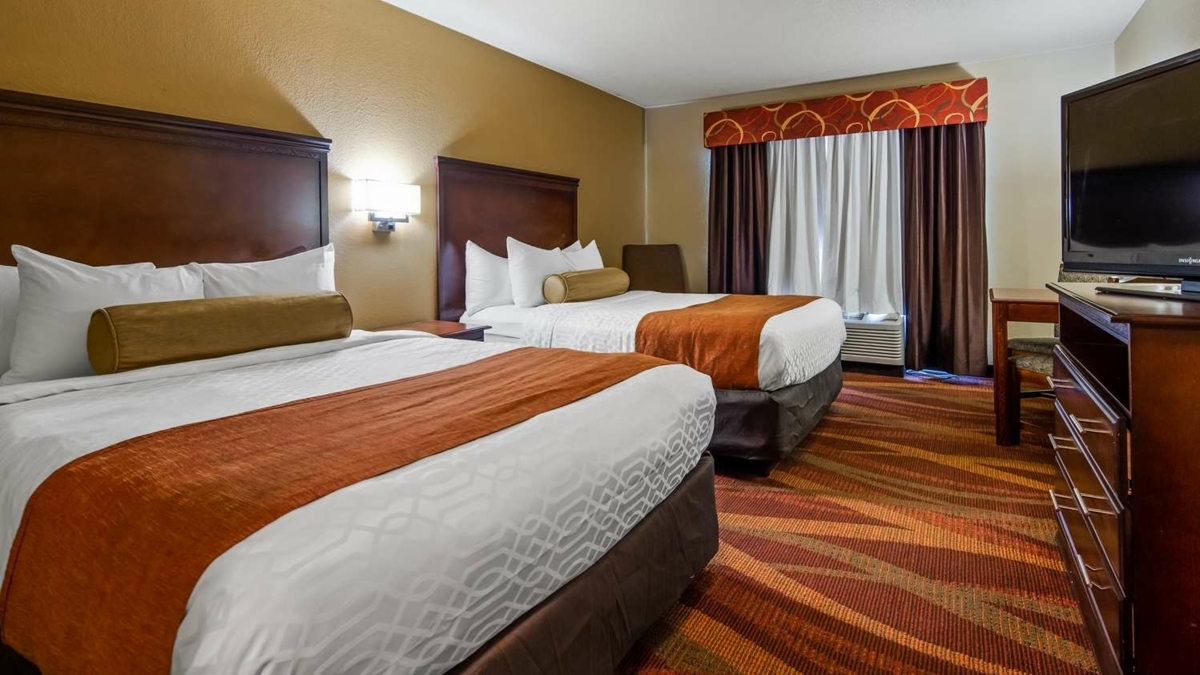 WNWHospitality's tweet image. Got a game coming up at #SpieceFieldhouse, #ThePlex, or #SportONE? Bring your A-game to #BWPFortWayneNorth! Perfect for sports tournaments, our convenient hotel offers special team rates and group bookings. Book now for a winning stay at a #WNWproperty! bit.ly/4crGXra