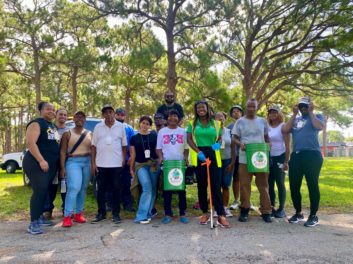 CityofMiaGarden's tweet photo. Miami Gardens united for a cleaner, greener future during the Successful Great American Community Clean Up! From local organizations to city leaders, everyone played a part in beautifying our city. 🧹🌿

💖 #MiamiGardensCares #CommunityCleanUp #StrongerTogether https://t.co/PBlYhUKsuC