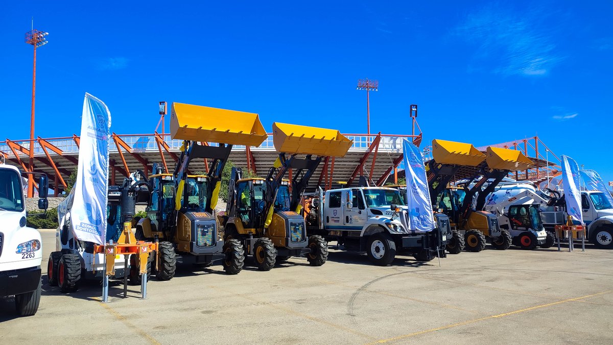 BoyanteDesign's tweet photo. 🎥📸 Estuvimos presentes en el evento de la JMAS donde se entregaron nuevos equipos y vehículos. ¡Nos encargamos de grabar y tomar fotos para capturar cada momento! 🚛💧

#JMAS #NuevosEquipos #BoyanteEnAcción #CoberturaEnVivo https://t.co/TNdliWUVib