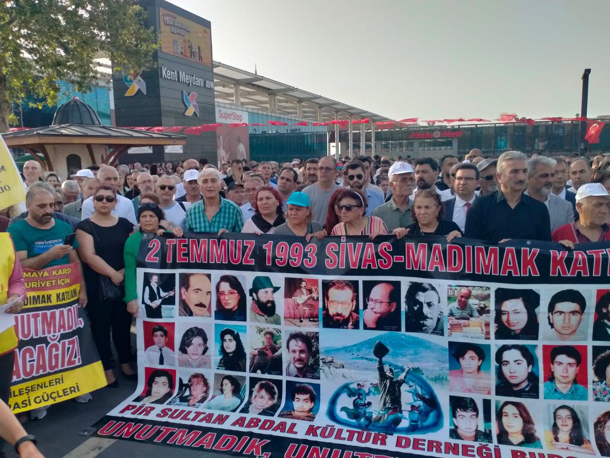 bursaegitimsen's tweet photo. Madımak katliamına karşı mücadelemiz sürüyor. #unutMADIMAKlımda https://t.co/zj28xbEG5n
