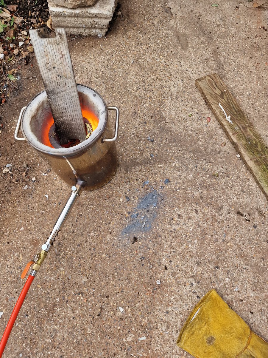 scrapmonsternft's tweet image. Another session on the furnace🔥, irl recycling ♻️ from the scrap monsters #crofam #cronos #irlweb3 #recycling #trash2treasure #cronoscrew #NFT discord.com/invite/r9CwD87…