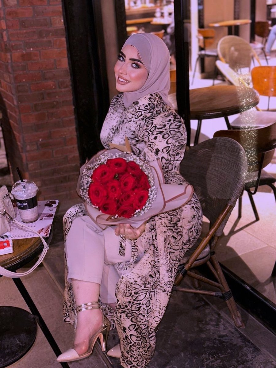 Dida96078593's tweet photo. يخبروني دائمآ أنني أشبه الورد الأحمر حين أبتسم🌹 https://t.co/ZmCzavT8hr