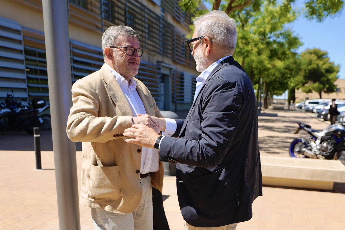 Ajuntament de Lleida (@paerialleida) on Twitter photo El centre tecnològic Leitat s’instal·la al @ParcAgrobiotech.
L’alcalde de #Lleida, <a href="/flarrosa/">Fèlix Larrosa</a>, ha acompanyat el president de l’empresa, <a href="/jordiwilliam/">jordi william carnes</a>, i el director general, Jordi Cabrafiga, en la visita a les noves instal·lacions.
<a href="/AgendaLeitat/">Agenda Leitat</a>
👉 paeria.cat/ca/actualitat/… El centre tecnològic Leitat s’instal·la al @ParcAgrobiotech.
L’alcalde de #Lleida, <a href="/flarrosa/">Fèlix Larrosa</a>, ha acompanyat el president de l’empresa, <a href="/jordiwilliam/">jordi william carnes</a>, i el director general, Jordi Cabrafiga, en la visita a les noves instal·lacions.
<a href="/AgendaLeitat/">Agenda Leitat</a>
👉 paeria.cat/ca/actualitat/…