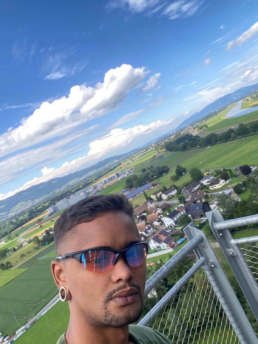 Everlong 🌻 tweet media