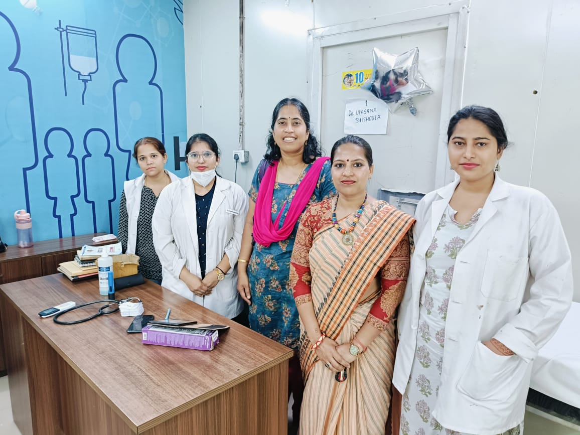 sphavisha's tweet photo. We got to visit Mohalla clinic at Kondli, Delhi & got to know from the doctor some more details about the seamless operation of the clinics, how it is designed to provide ease of access to patients 

@PoornimaAAP @ShaleenMitra @TIGER_Lohan @Saurabh_MLAgk @SandeepPathak04 @KuldeepKumarAAP 

The clinic here sees an average of 250 patients per day. All the records and patient visits are digitalized and are hence easily accessible across locations in Delhi. 

Delhi has 530 such Mohalla clinics. Seeing how the healthcare system operates in some developed countries, one can easily see that Mohalla clinics model is truly a revolution and the man behind Mohalla clinics, @SatyendarJain is put up in Jail without a trail by BJP/Modi Govt on a false case which couldn't provide any substantiative evidence so far in so many years.  

Punjab has 829 such Mohalla Clinics. At the very basic level of operation, Mohalla clinics provide doctor visits, medicines, 212 tests all free of cost. 

The Mohalla clinincs helped reduce OPD visits in regular hospitals, one of the high impact factors of this model. 

This model received international acclaim too from Kofi Annan, Lancet journal and many more international case studies