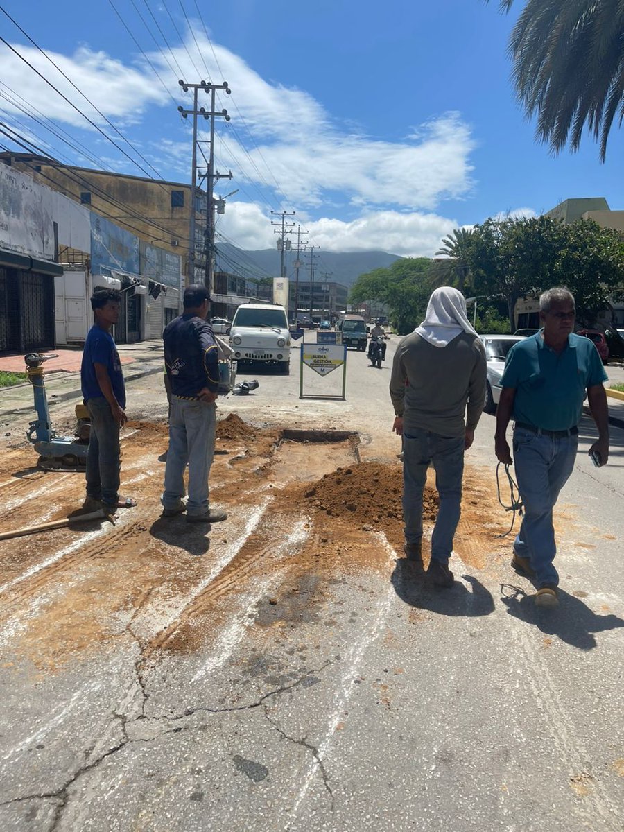 Trabajo efectivo y de calidad para que perdure.
Ya reparamos la falla en colector de aguas servidas que afectaba a vecinos de la calle El Colegio. 
Se reemplazó tramo dañado de colector y acometimos limpieza profunda de la red de cloacas de la zona

#02Jul