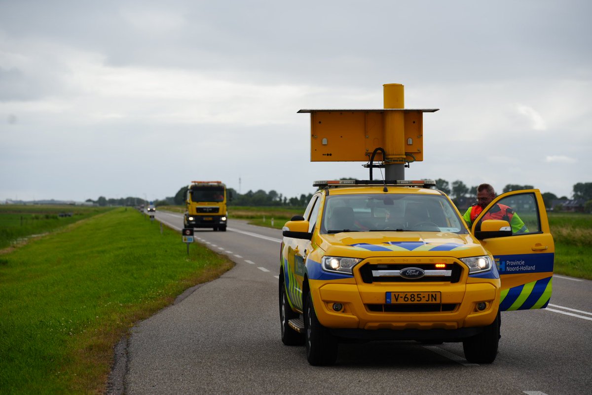 GLOCALmedia112's tweet image. Taxi raakt voorwiel kwijt bij 80 km/u op de N249 bij Anna Paulowna, kwam net bij de garage vandaan. 'Niet goed vastgezet', zei de monteur... 

#glocalmedia #prio1 #hollandskroon