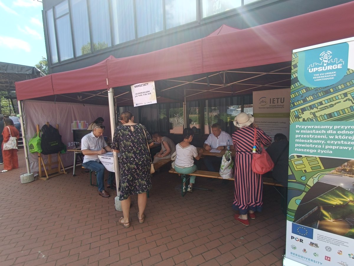 IETU_PL's tweet photo. The Oak Days Festival @miasto_katowice  on June 22 was a great event👍🤩👏during which the 🇪🇺@UPSURGE_H2020 project and #IETU shared👥knowledge about greening cities🌳🌻 green tram &amp; bus stops🚊🚍 #NatureBasedSolutions #biodiversity 🦋quality and adaptation to #climatechange💧🏡 https://t.co/UnCkzIlITn