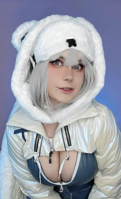  Más Neve  Genuinamente ame el traje pero Damn que calor hace con el jajaja, hare luego de nuevo este cosplay con otra peluca ya que me di cuenta que es más obscura la de Neve   
