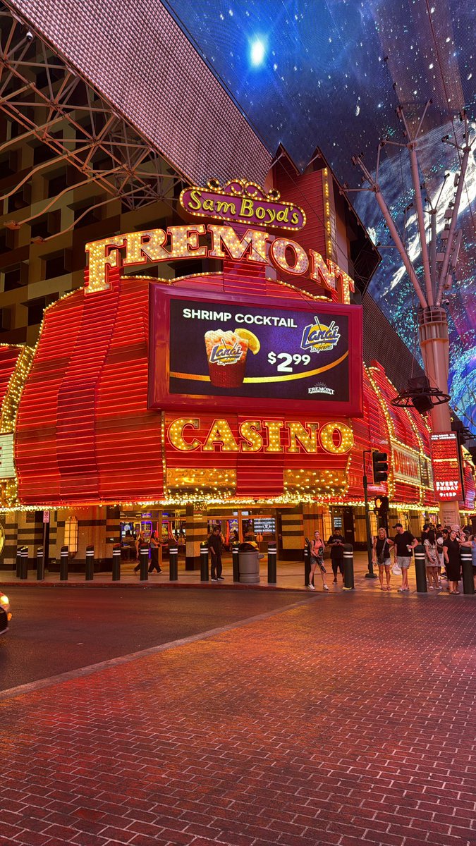 vxxix7's tweet photo. Las vegas, Nevada 🎡 https://t.co/1B72ioiwcl