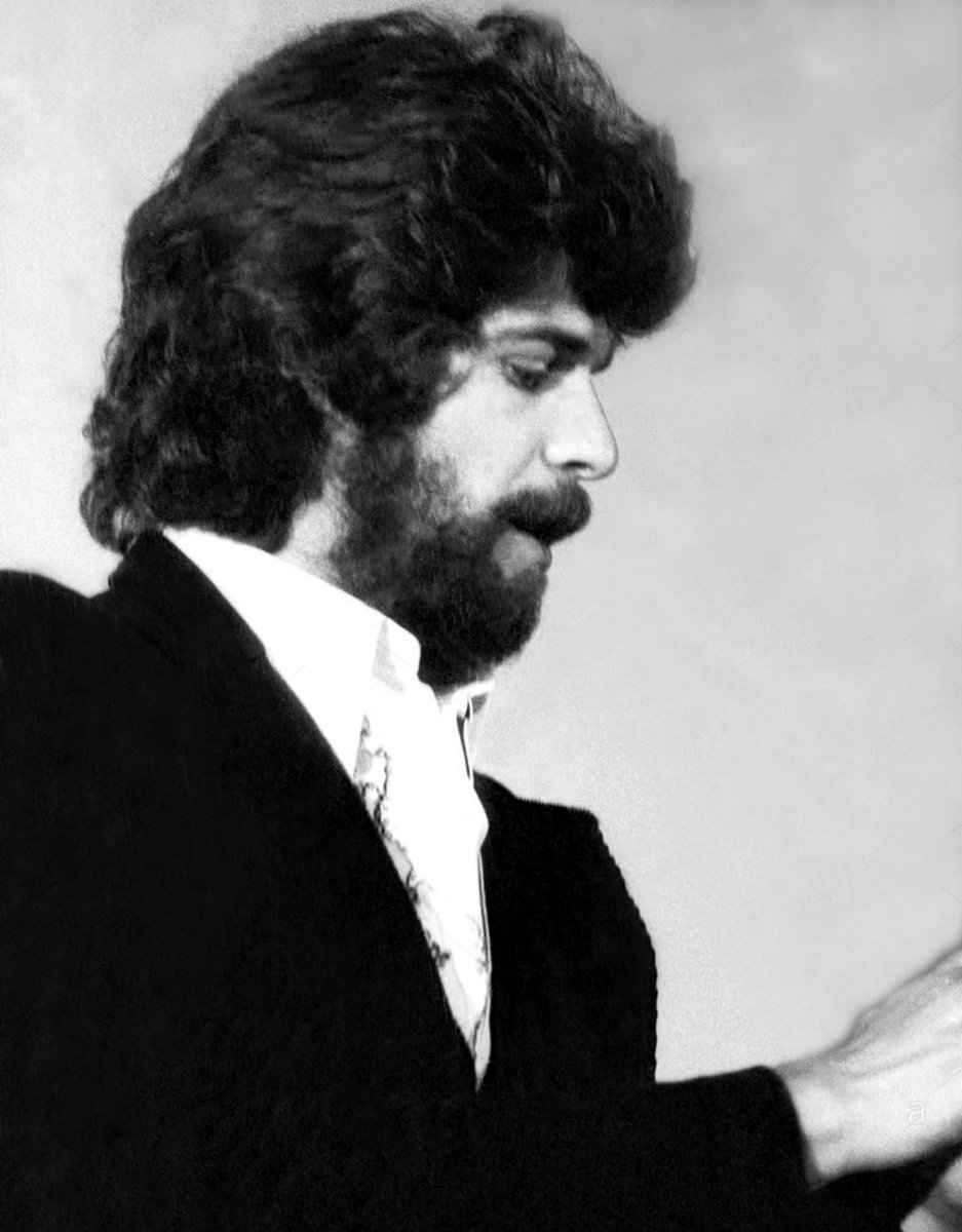 Un día como hoy, falleció Camarón de la Isla. 

Eterno. 🖤