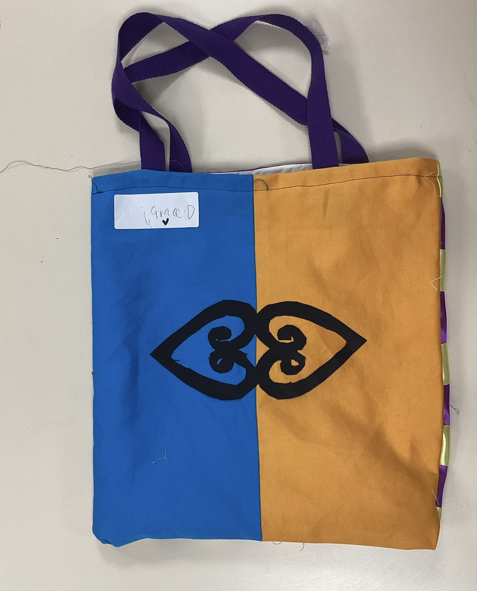 PipersArts's tweet image. More fantastic tote bags finished off in todays lesson! Excellent work year 7! #PipersYear7 #PipersSenior