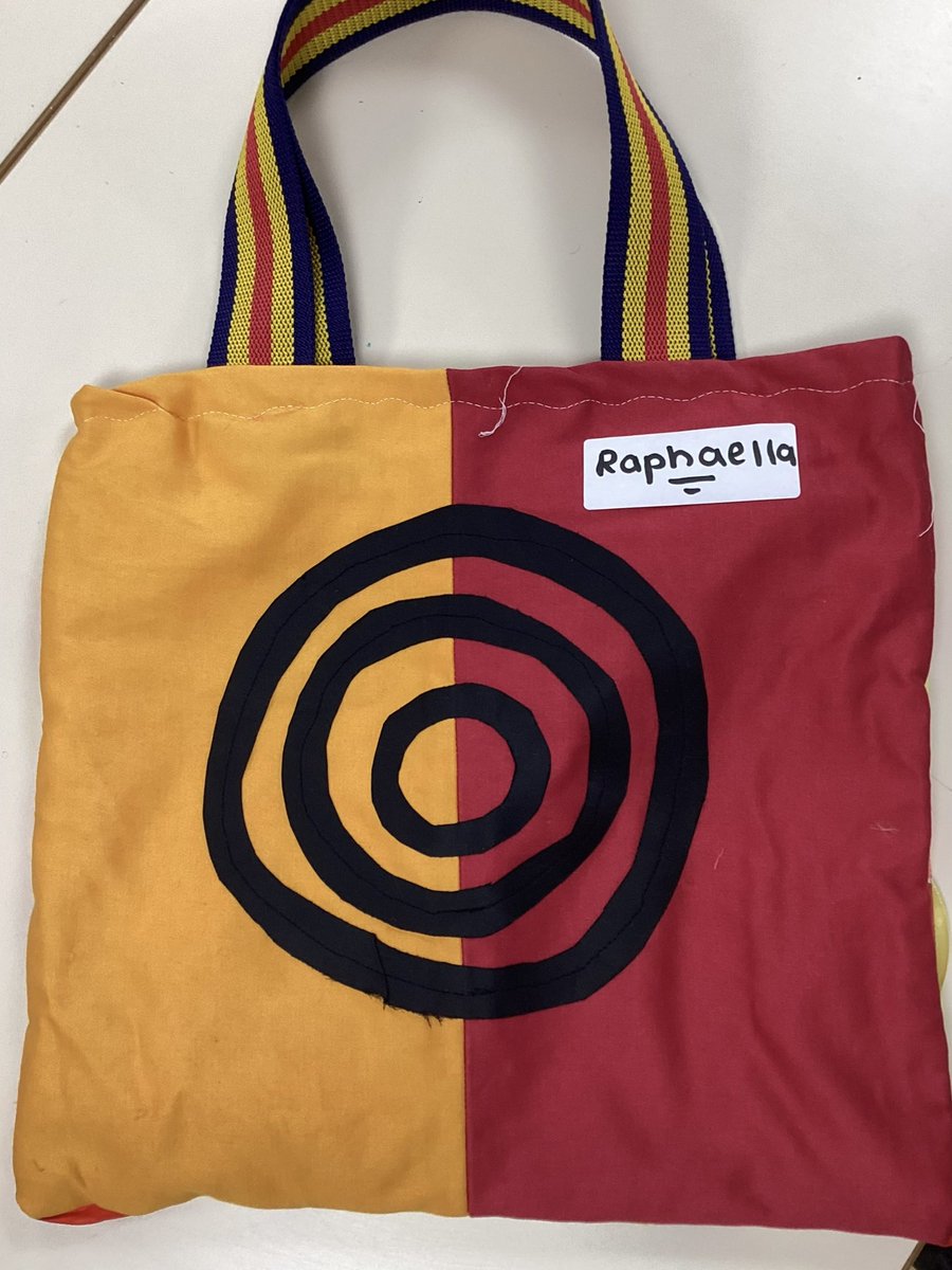 PipersArts's tweet image. More fantastic tote bags finished off in todays lesson! Excellent work year 7! #PipersYear7 #PipersSenior