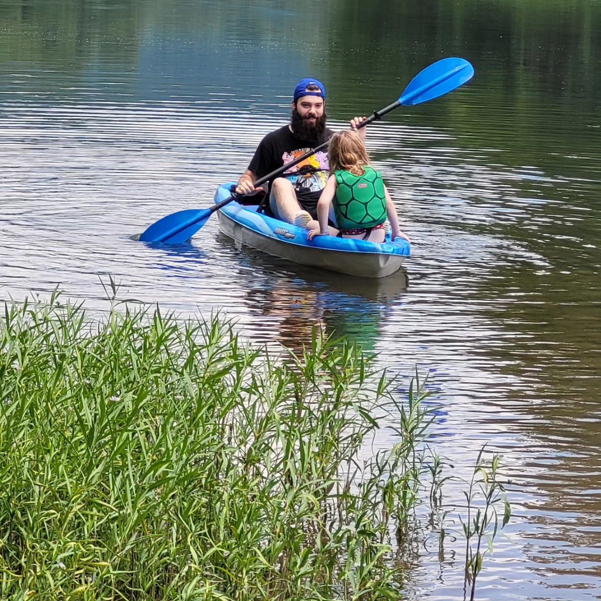RedDaggerTV's tweet image. Camping pt.1 
2 adults 2 kids and 3 dogs.
Eevees first fish, first fins and goggles, and kayak ride.