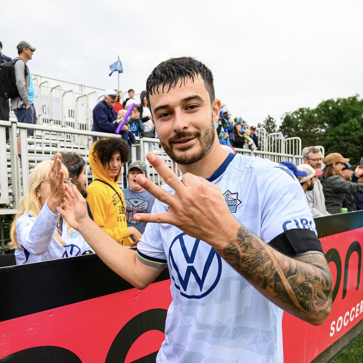 ⚓️ Three more Wanderers ⭐️⭐️⭐️

Congratulations to Ryan Telfer, Lorenzo Callegari and Riley Ferrazzo on the Team of the Week selection 👏 

DETAILS: hfxwanderersfc.canpl.ca/article/wander…

#TogetherFromAways #COYW