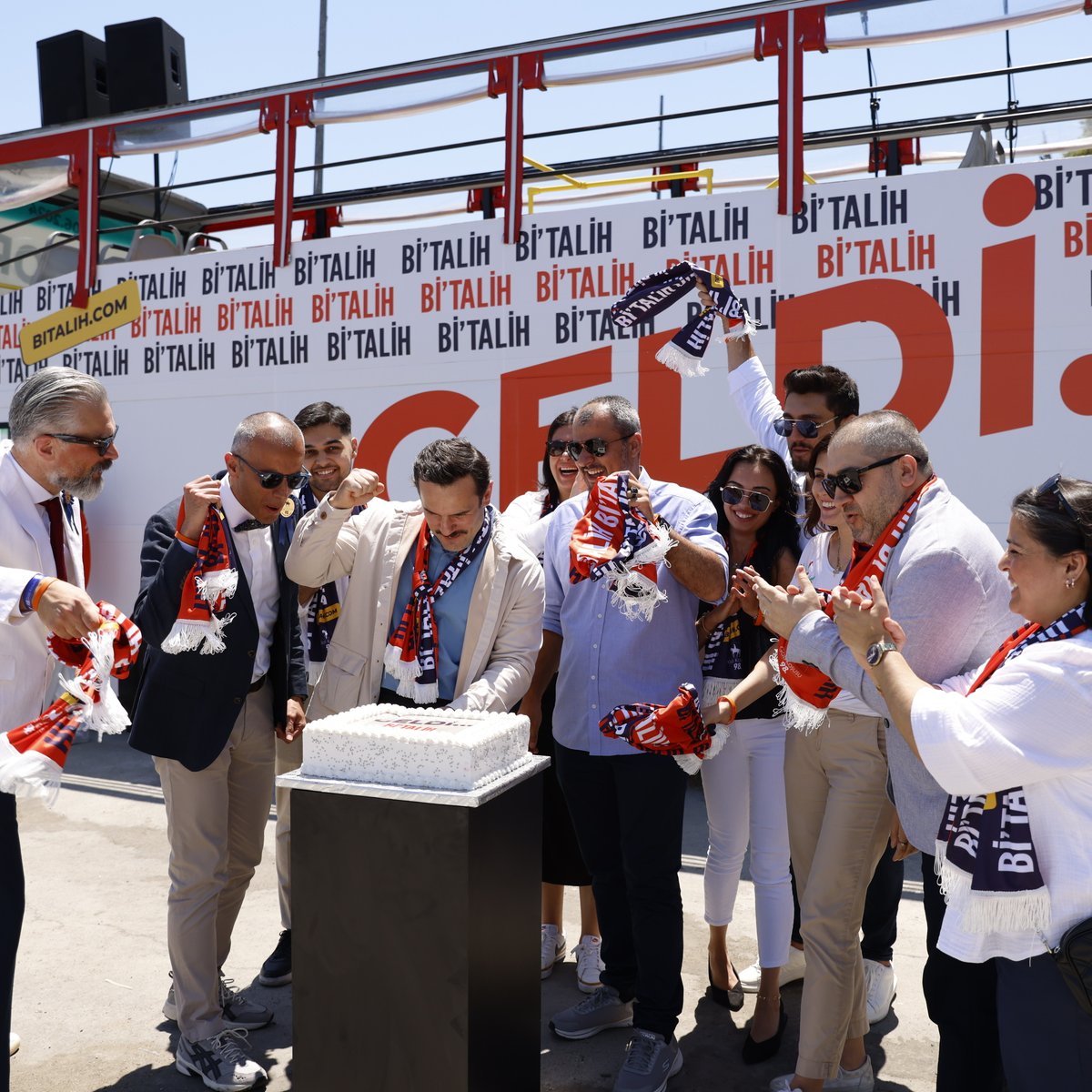 Doğum günü pastasıyla #GeldiBiTalih!