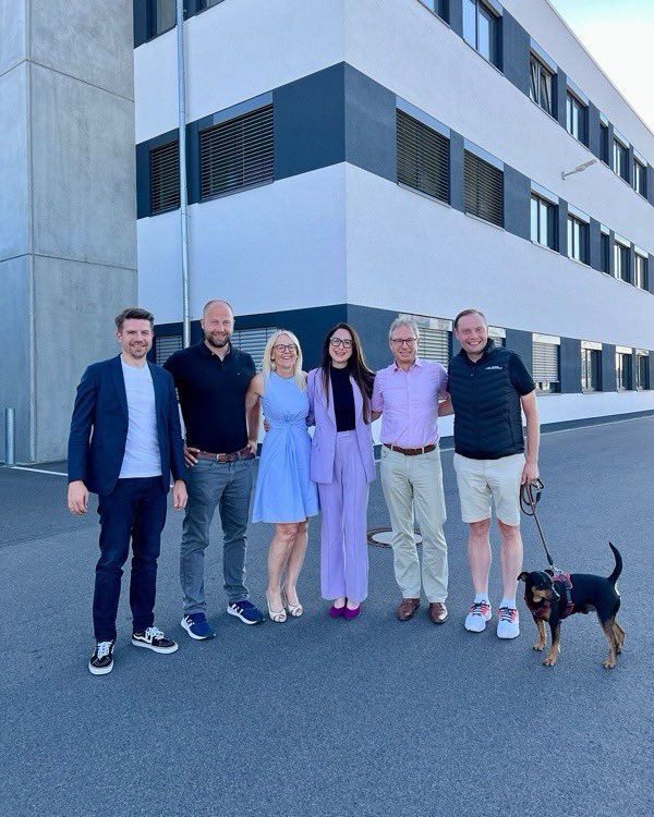 Sascha Genders (@saschagenders) on Twitter photo Gespräch mit der Präsidentin des <a href="/VdU_eV/">VdU-Unternehmerinnen</a> und der Präsidentin der <a href="/IHK_Mainfranken/">IHK Würzburg-Schweinfurt</a>. #gemeinsam #mainfranken Gespräch mit der Präsidentin des <a href="/VdU_eV/">VdU-Unternehmerinnen</a> und der Präsidentin der <a href="/IHK_Mainfranken/">IHK Würzburg-Schweinfurt</a>. #gemeinsam #mainfranken