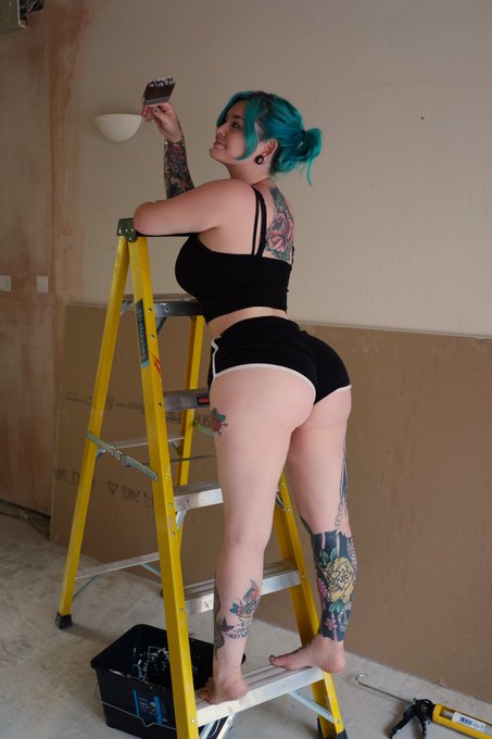 Hope your day is filled with burgers and blowjobs https://t.co/JjZFANMs57