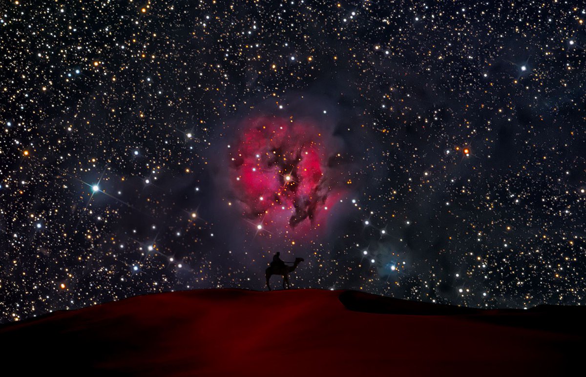 Pildistatud Sudaanis. Beduiinil ei olnud suurt asja ülejäänud maailma, ega ka taevaga, mis tema taustal kaunist udukogu näitas 🤘💪🏻