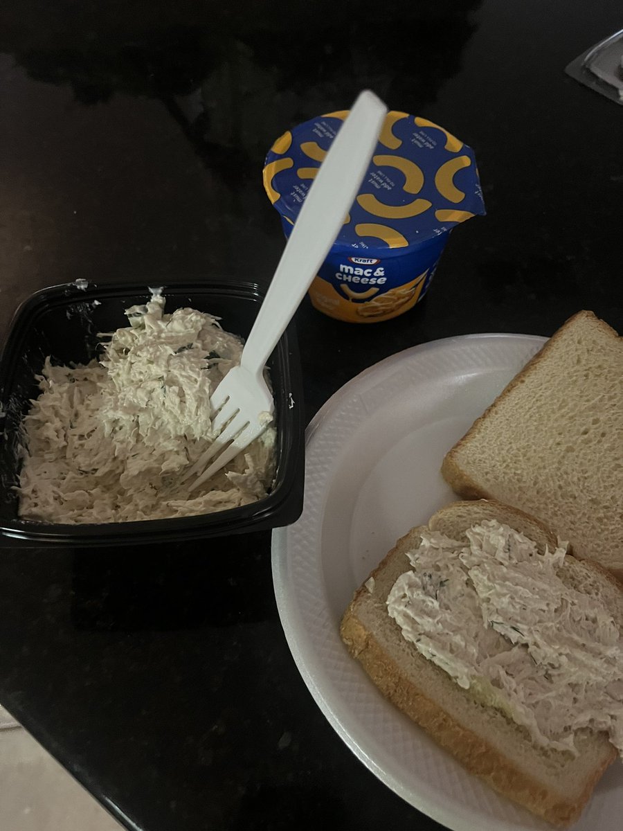 kerryr1971pc's tweet image. Gonna be a bad day if there are grapes in this chicken salad. #easymac