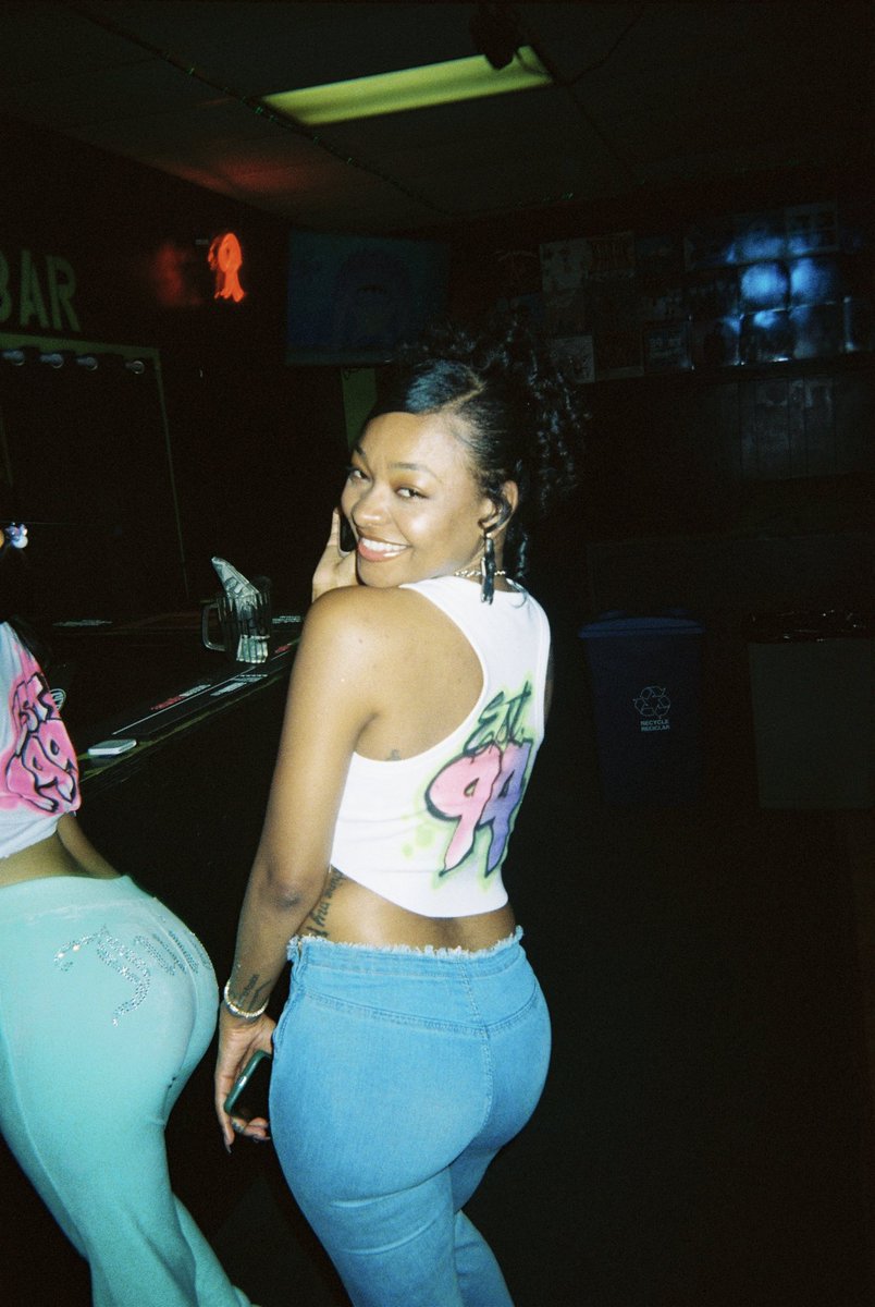 FreshestPilot's tweet image. took these pictures of the homegirls. they came out so fyeee 🔥🔥🔥🔥