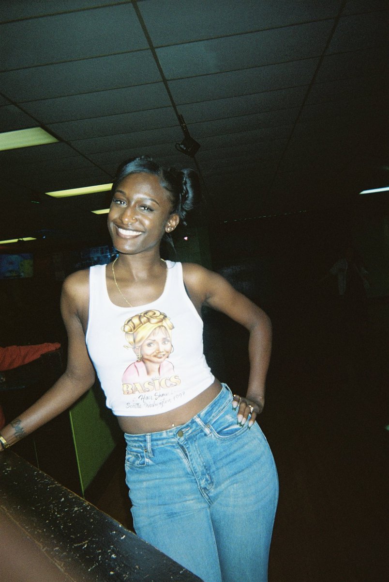 FreshestPilot's tweet image. took these pictures of the homegirls. they came out so fyeee 🔥🔥🔥🔥